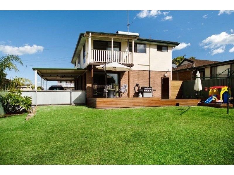 51 Charmhaven Ave, Charmhaven NSW 2263