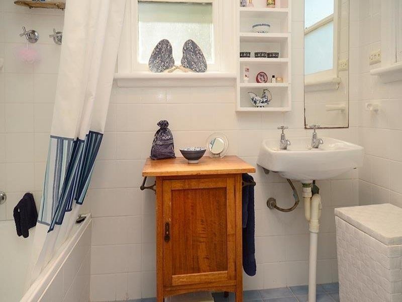 16 Parraweena Rd, Gwandalan NSW 2259