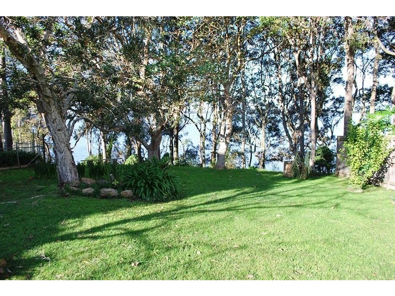 88 Tuggerawong Rd, Wyongah NSW 2259