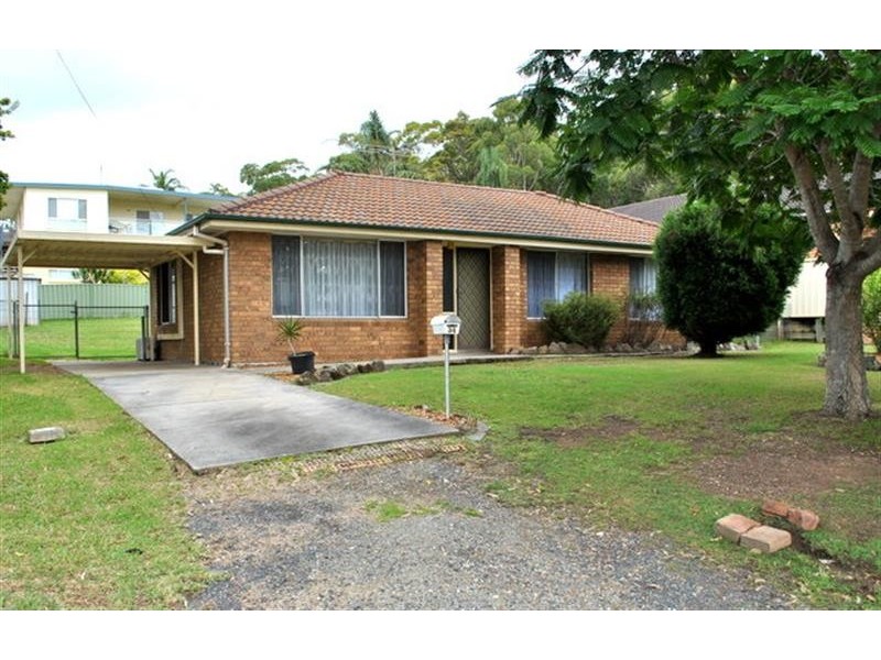 34 Lake Street, Wyee Point NSW 2259