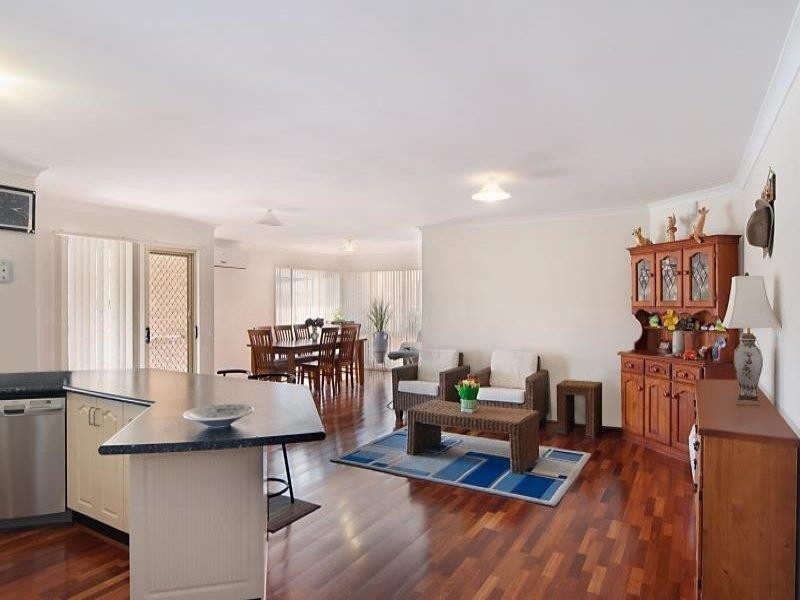 44 Dundonald Rd, Hamlyn Terrace NSW 2259
