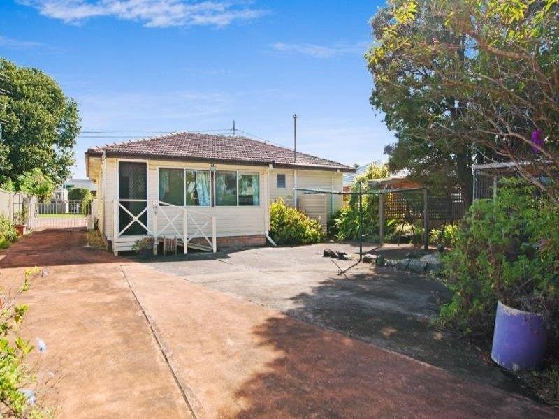 43 Athol St, Toukley NSW 2263
