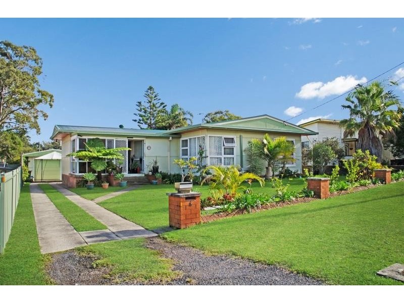 6 Hay St, Gorokan NSW 2263