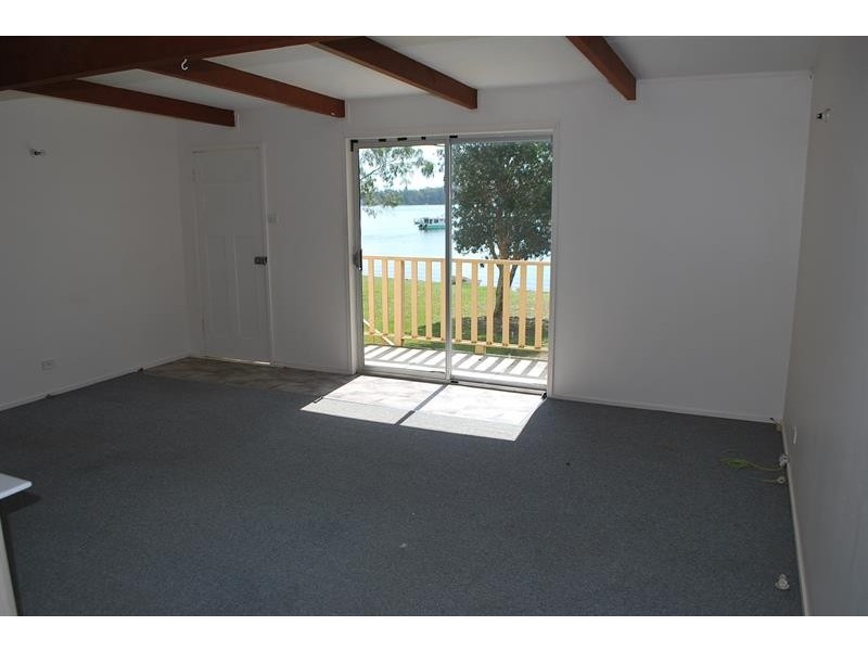 48 Lloyd Ave, Chain Valley Bay NSW 2259