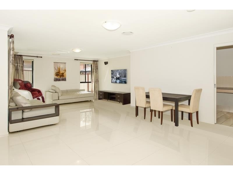 8 Sun Dew Cl, Warnervale NSW 2259