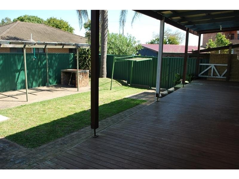 11 Kantara Rd, Canton Beach NSW 2263