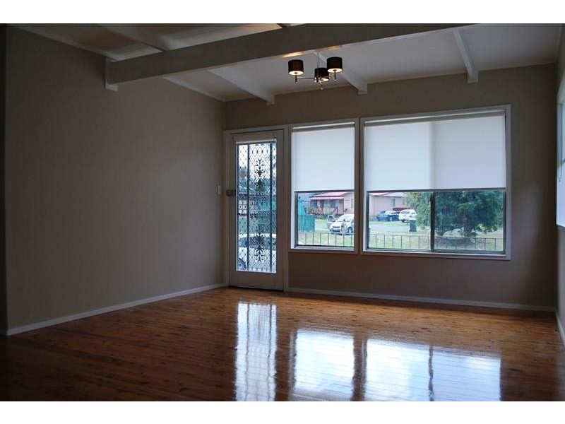 6 Sonoma Rd, Budgewoi NSW 2262