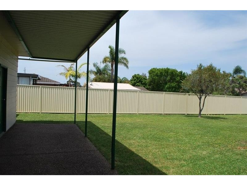 48 Spring Valley Ave, Gorokan NSW 2263