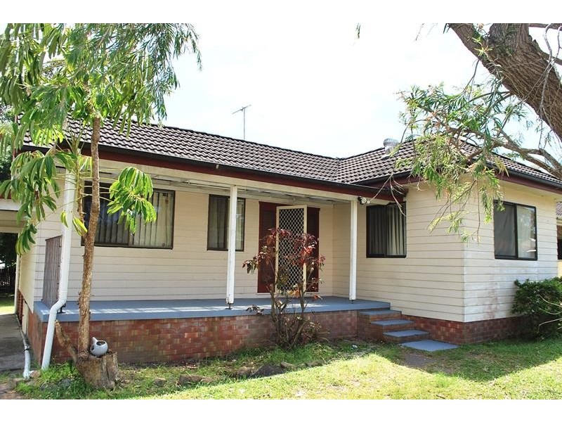 4 Fifth Ave, Toukley NSW 2263