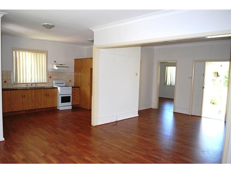 4 Fifth Ave, Toukley NSW 2263