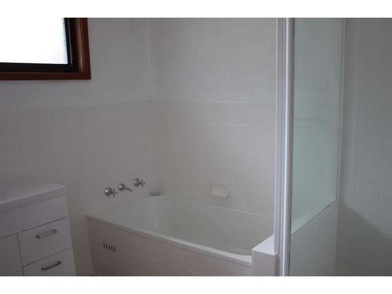 11 Marks Rd, Gorokan NSW 2263