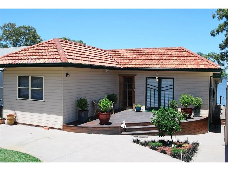 152 Buff Point Ave, Buff Point NSW 2262