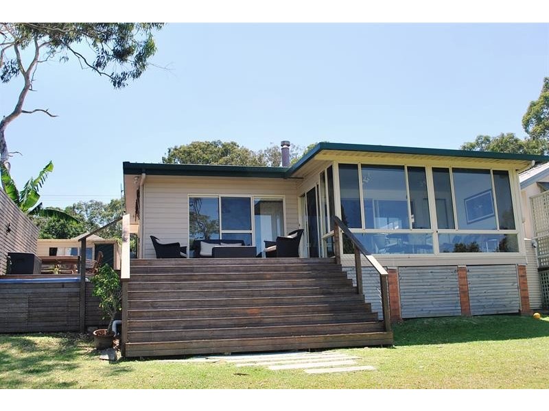 152 Buff Point Ave, Buff Point NSW 2262