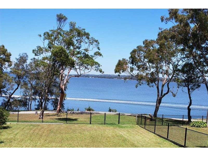 152 Buff Point Ave, Buff Point NSW 2262