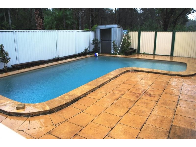 8 Teragalin Dr, Chain Valley Bay NSW 2259