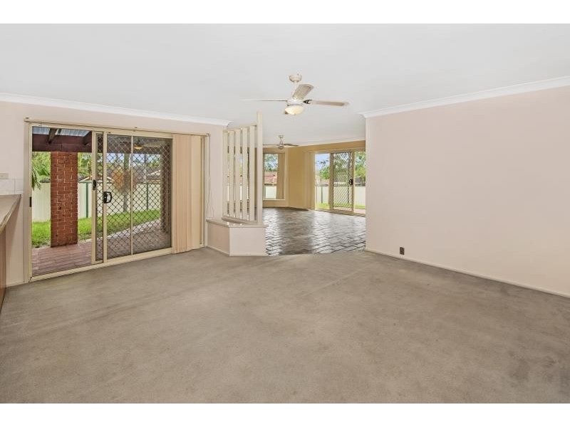 9 Rosella Cct, Blue Haven NSW 2262