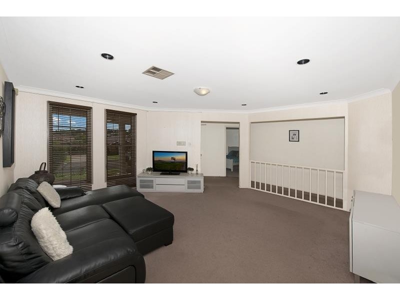 13 Samantha Cl, Kanwal NSW 2259