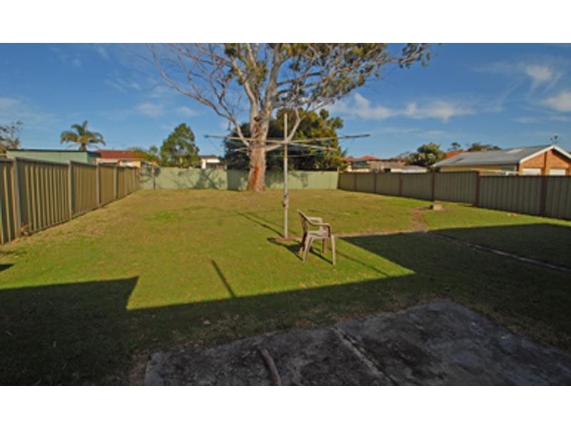 43 Jones Ave, Toukley NSW 2263