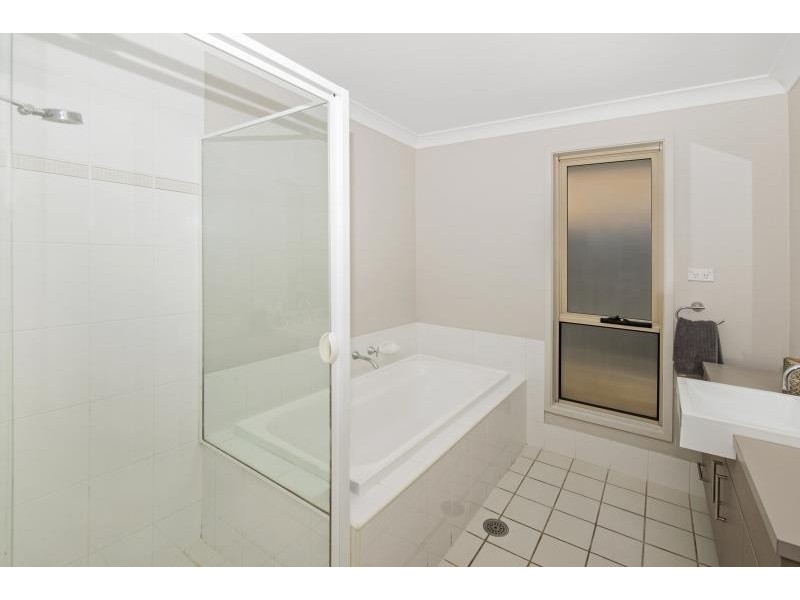 6 Salamander Rd, Wadalba NSW 2259