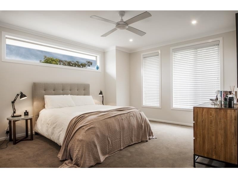 327 Warnervale Rd, Hamlyn Terrace NSW 2259