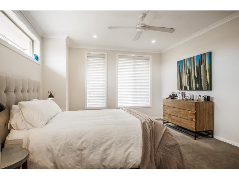 327 Warnervale Rd, Hamlyn Terrace NSW 2259