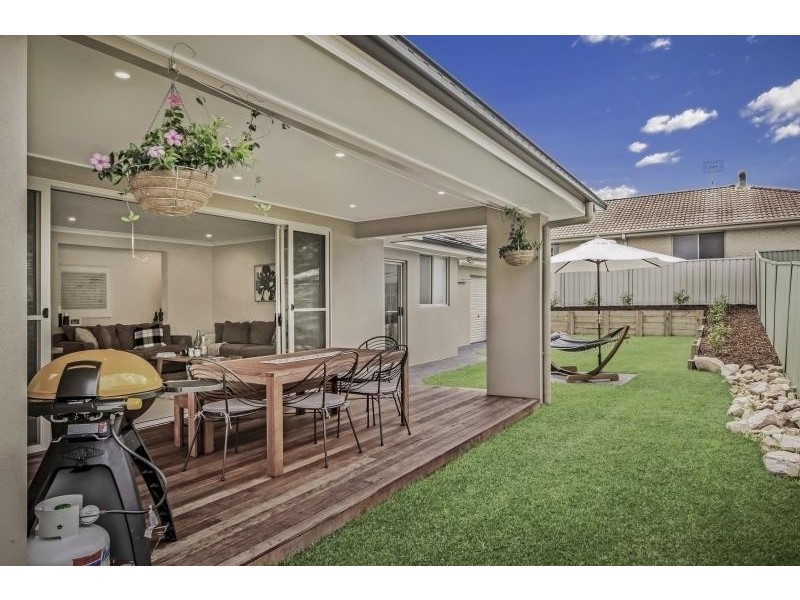 327 Warnervale Rd, Hamlyn Terrace NSW 2259