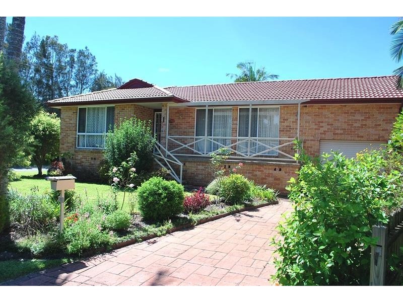 1 Damien Cl, Chittaway Point NSW 2261