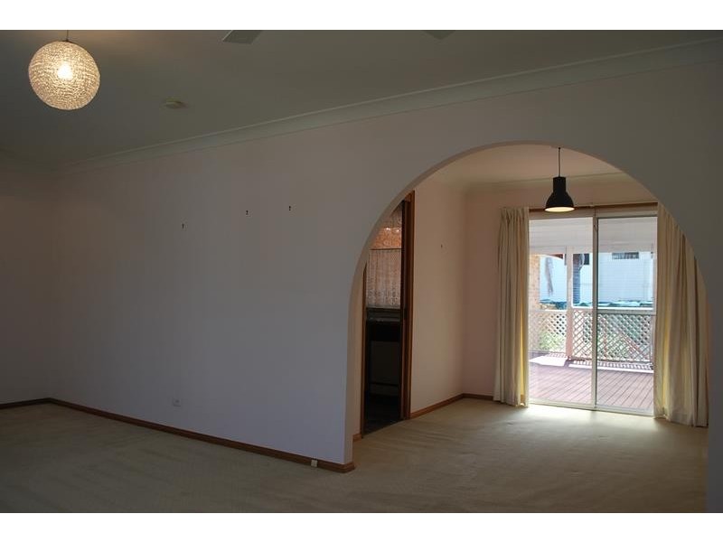 1 Damien Cl, Chittaway Point NSW 2261
