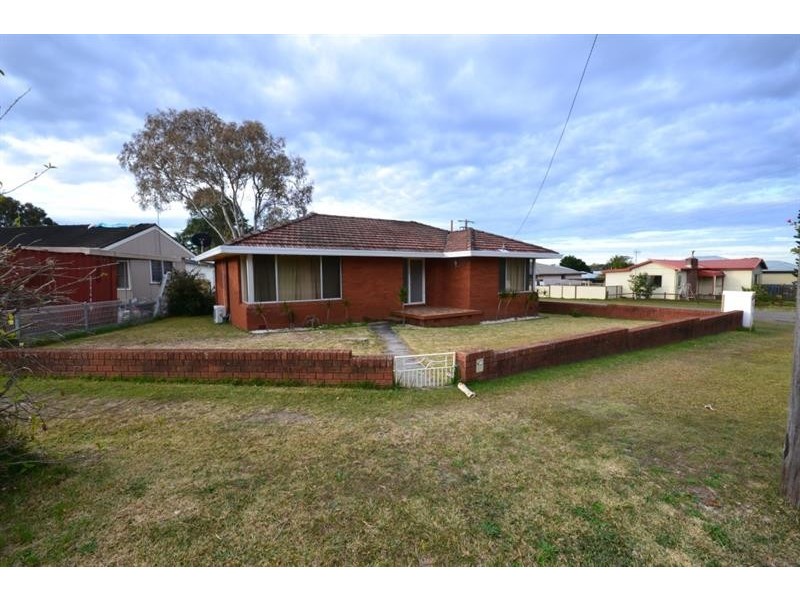 7 James Rd, Toukley NSW 2263