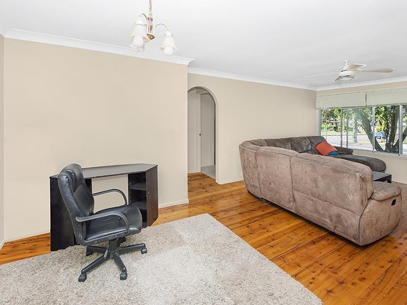 10 Gleddon Ave, Gorokan NSW 2263