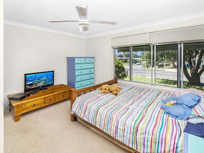 10 Gleddon Ave, Gorokan NSW 2263