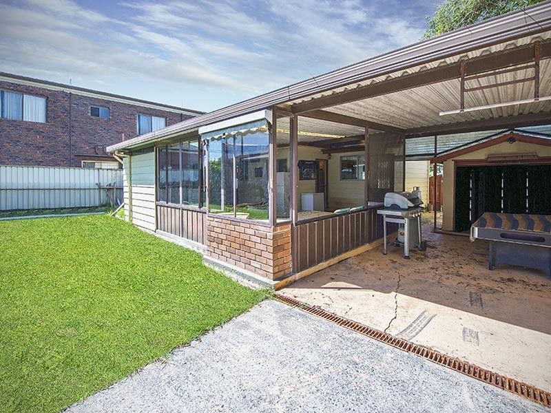 10 Gleddon Ave, Gorokan NSW 2263