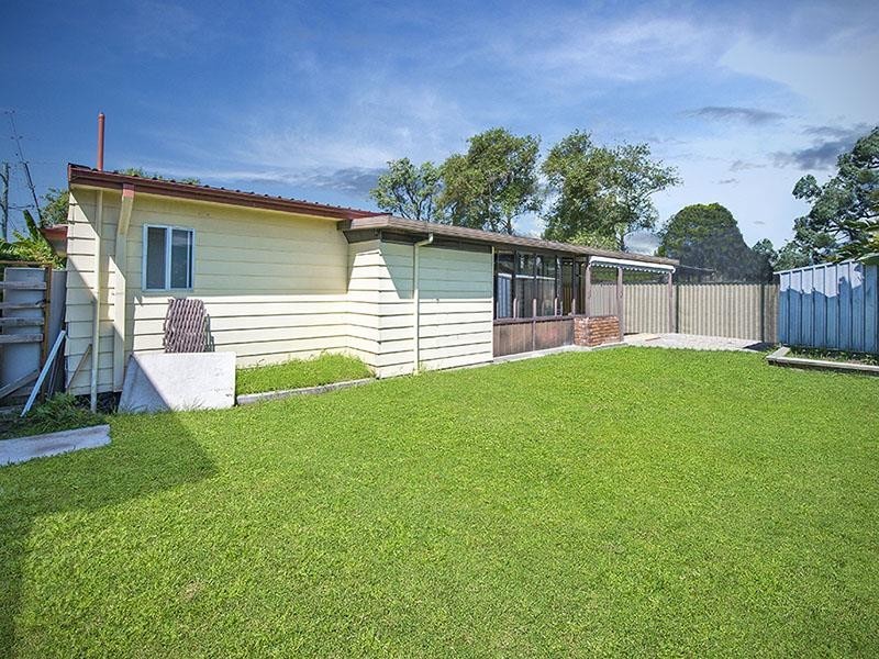10 Gleddon Ave, Gorokan NSW 2263