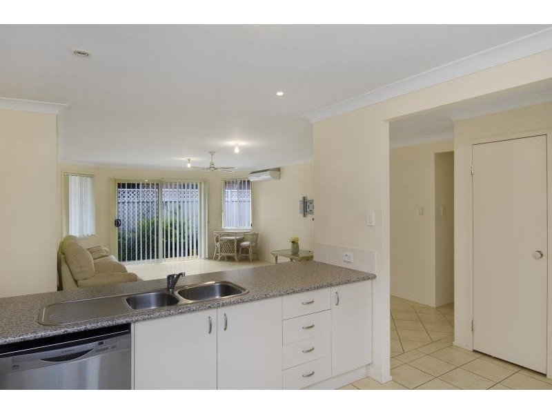 1 Fernlee Ct, Woongarrah NSW 2259