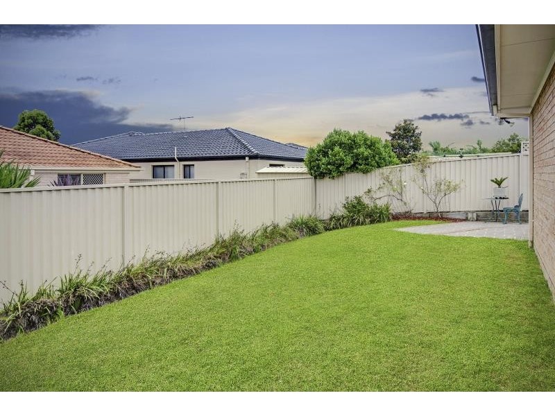 1 Fernlee Ct, Woongarrah NSW 2259