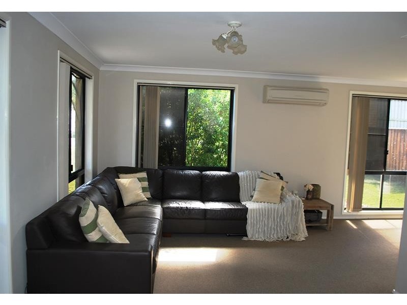 2 Marsden Rd, Blue Haven NSW 2262