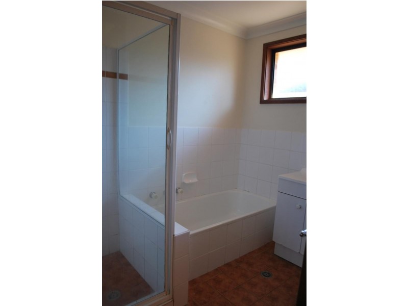 1 Kanimbla Ave, Charmhaven NSW 2263