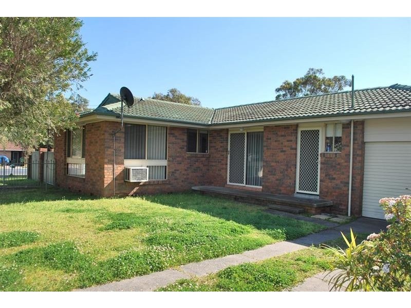 1 Kanimbla Ave, Charmhaven NSW 2263