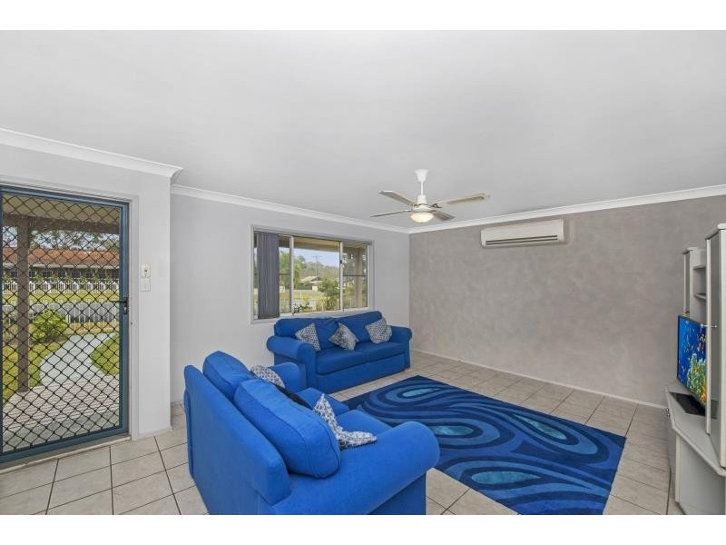 27 Kangaroo Ave, Lake Munmorah NSW 2259