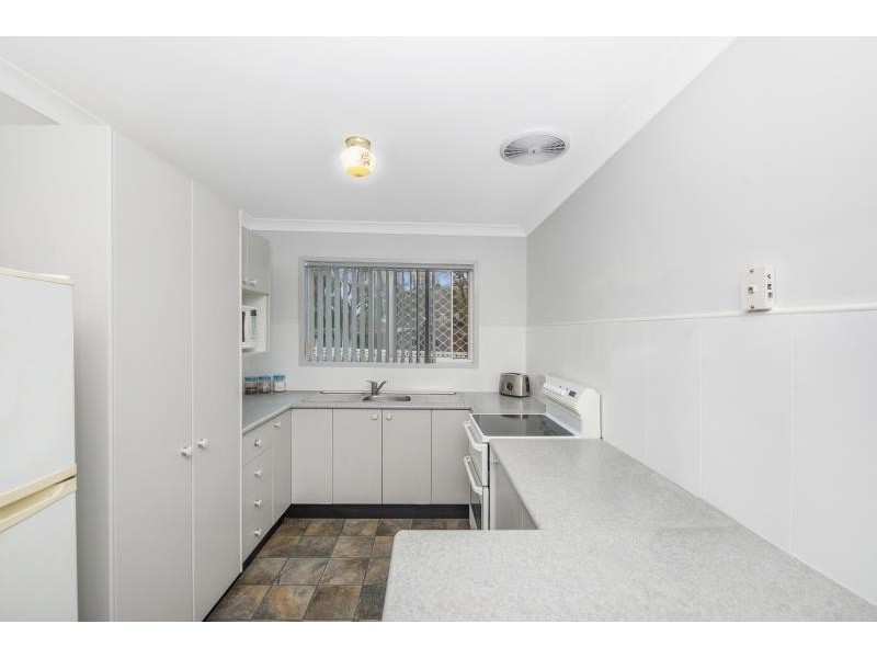 27 Kangaroo Ave, Lake Munmorah NSW 2259