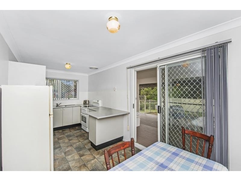 27 Kangaroo Ave, Lake Munmorah NSW 2259