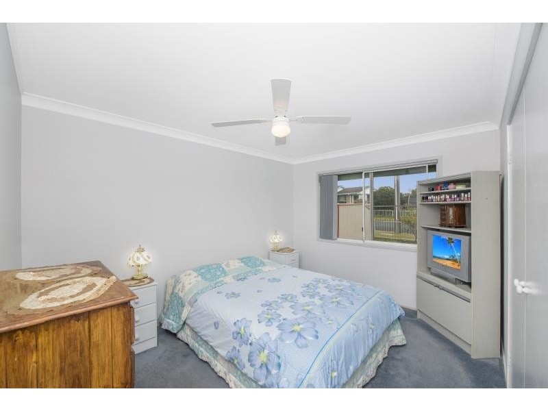 27 Kangaroo Ave, Lake Munmorah NSW 2259