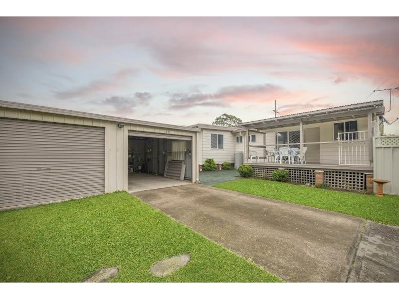 27 Kangaroo Ave, Lake Munmorah NSW 2259