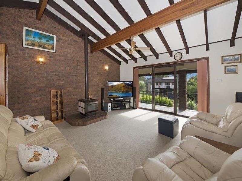 24 Grandview Pde, Gorokan NSW 2263