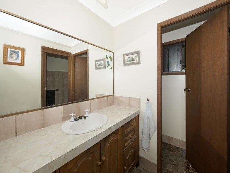 24 Grandview Pde, Gorokan NSW 2263