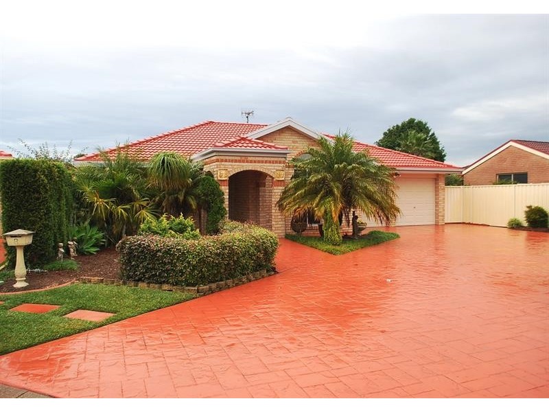 8 Tuscan Pl, Blue Haven NSW 2262