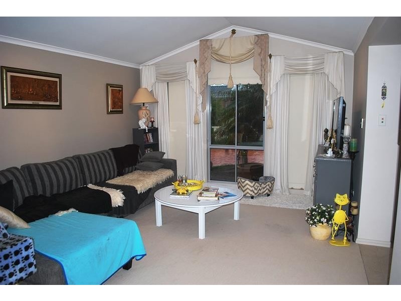 8 Tuscan Pl, Blue Haven NSW 2262