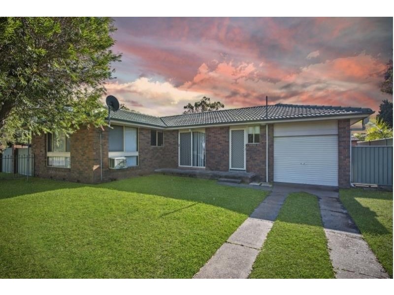 1 Kanimbla Ave, Charmhaven NSW 2263