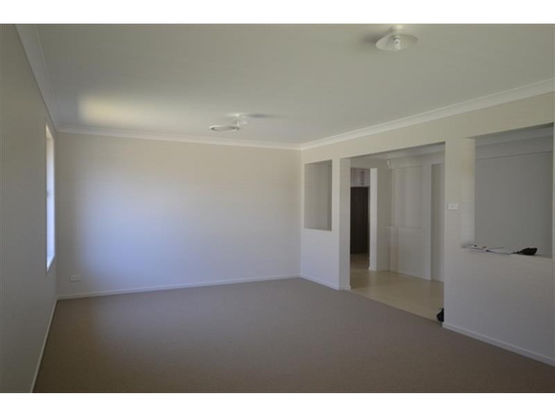 16 Ellalong Way, Woongarrah NSW 2259