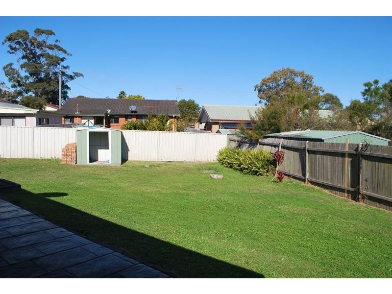 27 Bromley Ct, Lake Haven NSW 2263